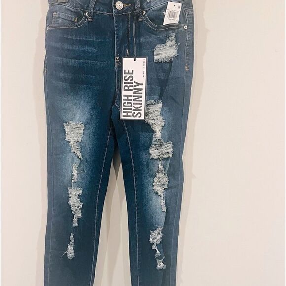 New Almost Famous™ High Rise Destructed junior Skinny Jeans pants size 3 - Picture 9 of 10